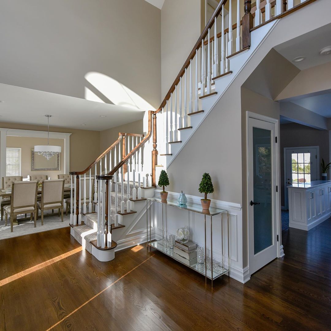 https://www.cranburydesigncenter.com/wp-content/uploads/2019/09/love-the-sun-shining-through-in-our-client%E2%80%99s-renovated-foyer-designnj-foyerdesign-woodfloors-newstairs-njkitchenremodel-newjerseydesign.jpg